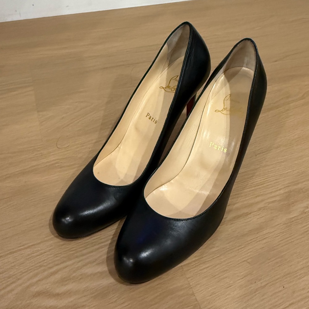 Louboutin black heels size 41 like new!